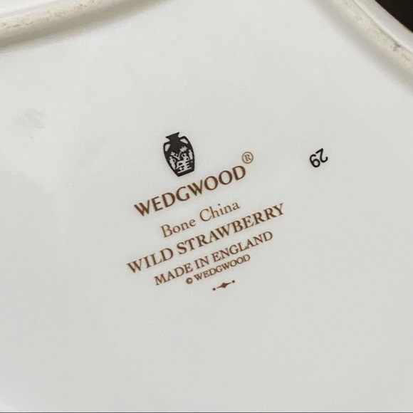 Vintage WEDGWOOD Wild Strawberry Trinket Box - Picture 9 of 9